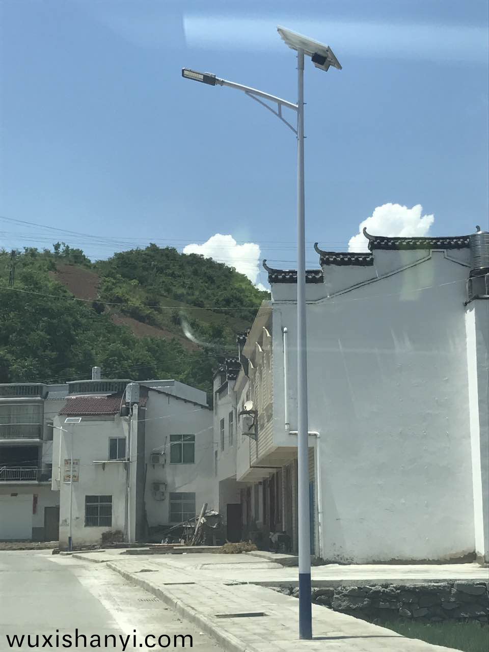 led鋰電池太(tai)陽(yáng)能路(lu)燈