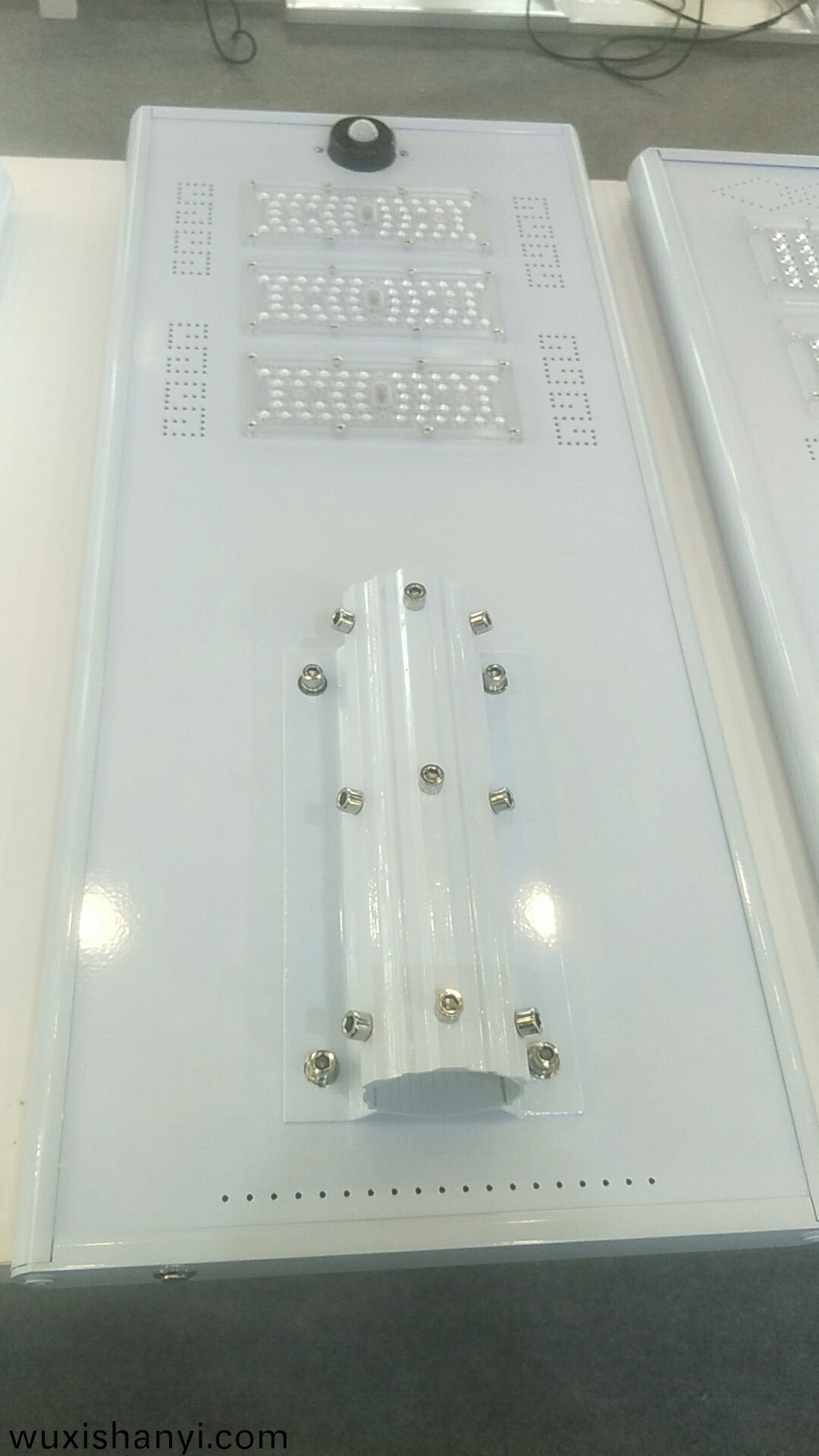 一體化太(tai)陽能路(lu)燈(deng)價(jia)格(ge)